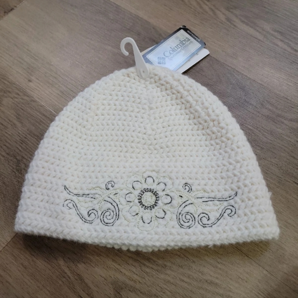 Womens Columbia embroidered beanie hat nwt